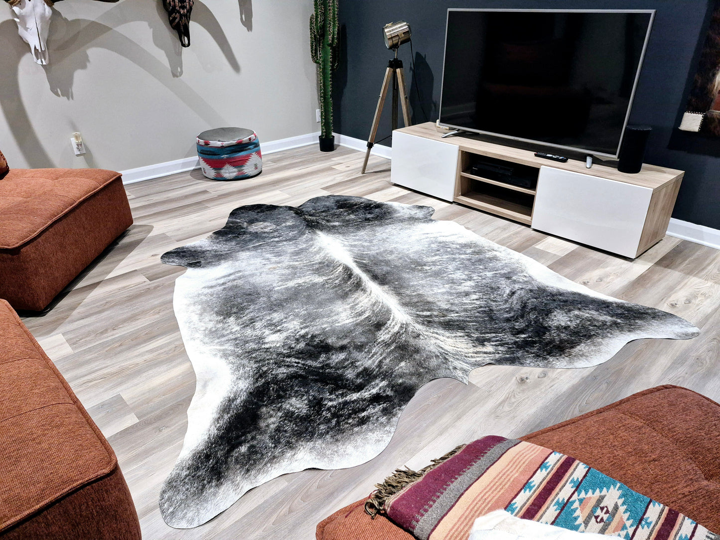 Cowhide rug XXL 7'8" x 7'1" (R#98)