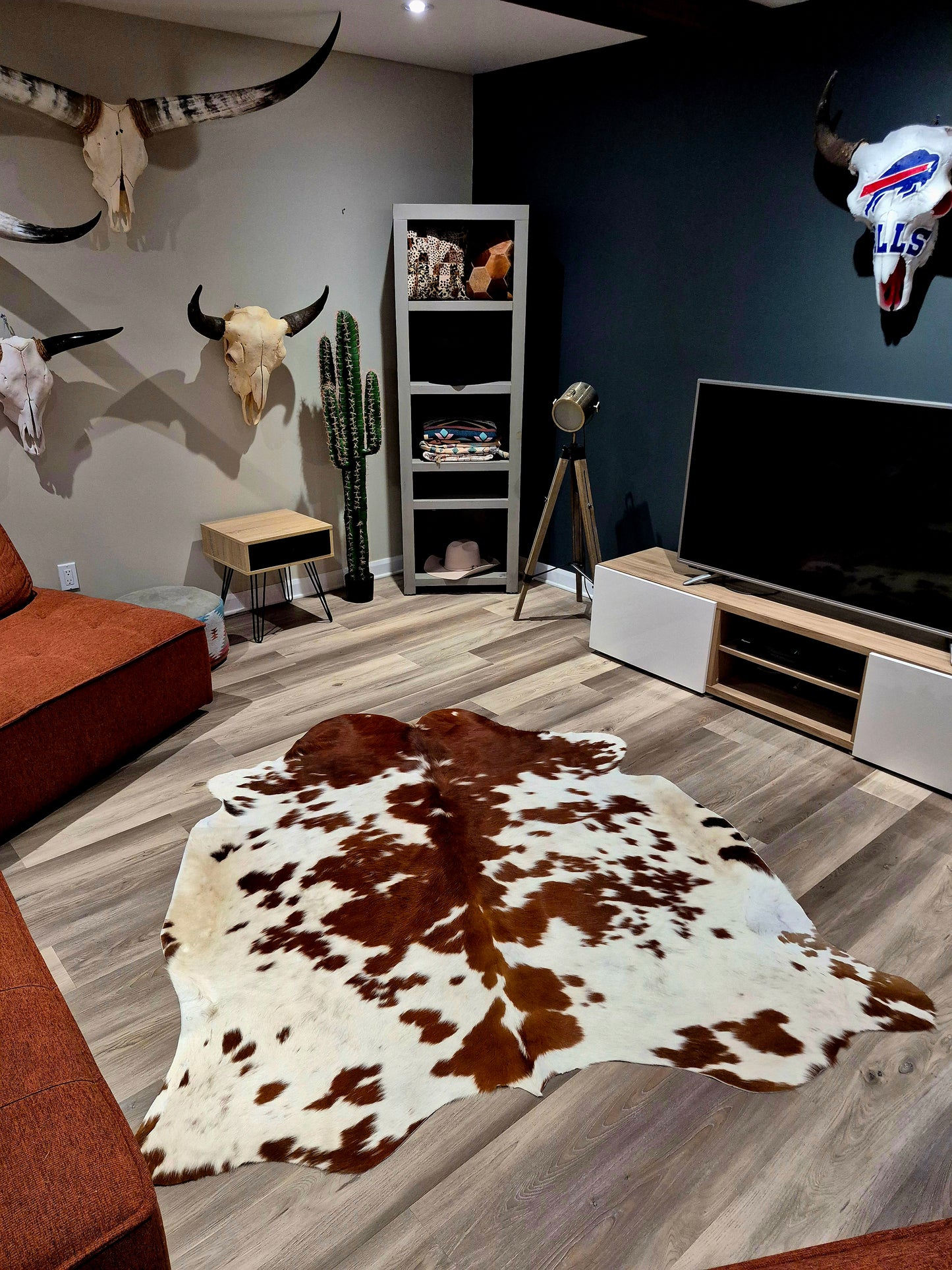 Tapis en peau de vache 7'4" x 6'8" (R#55)