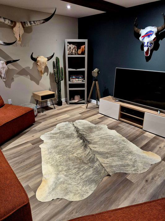 Tapis en peau de vache 7'3"x 5'10"" (R#6)