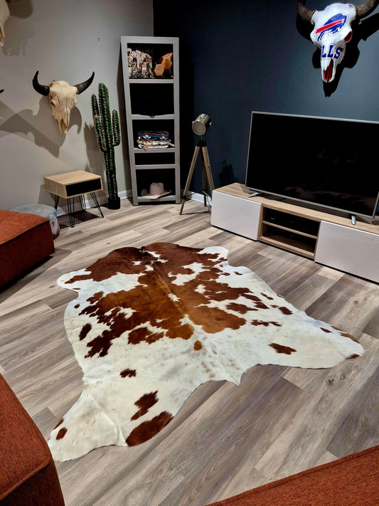 Cowhide rug 6'7'' x 6' (R#100)
