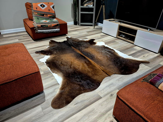 Tapis en peau de vache 7'4" x 6'8" (R#55)