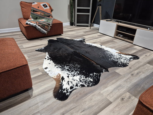 Tapis en peau de vache 6'5" x 5'7" (R#37)