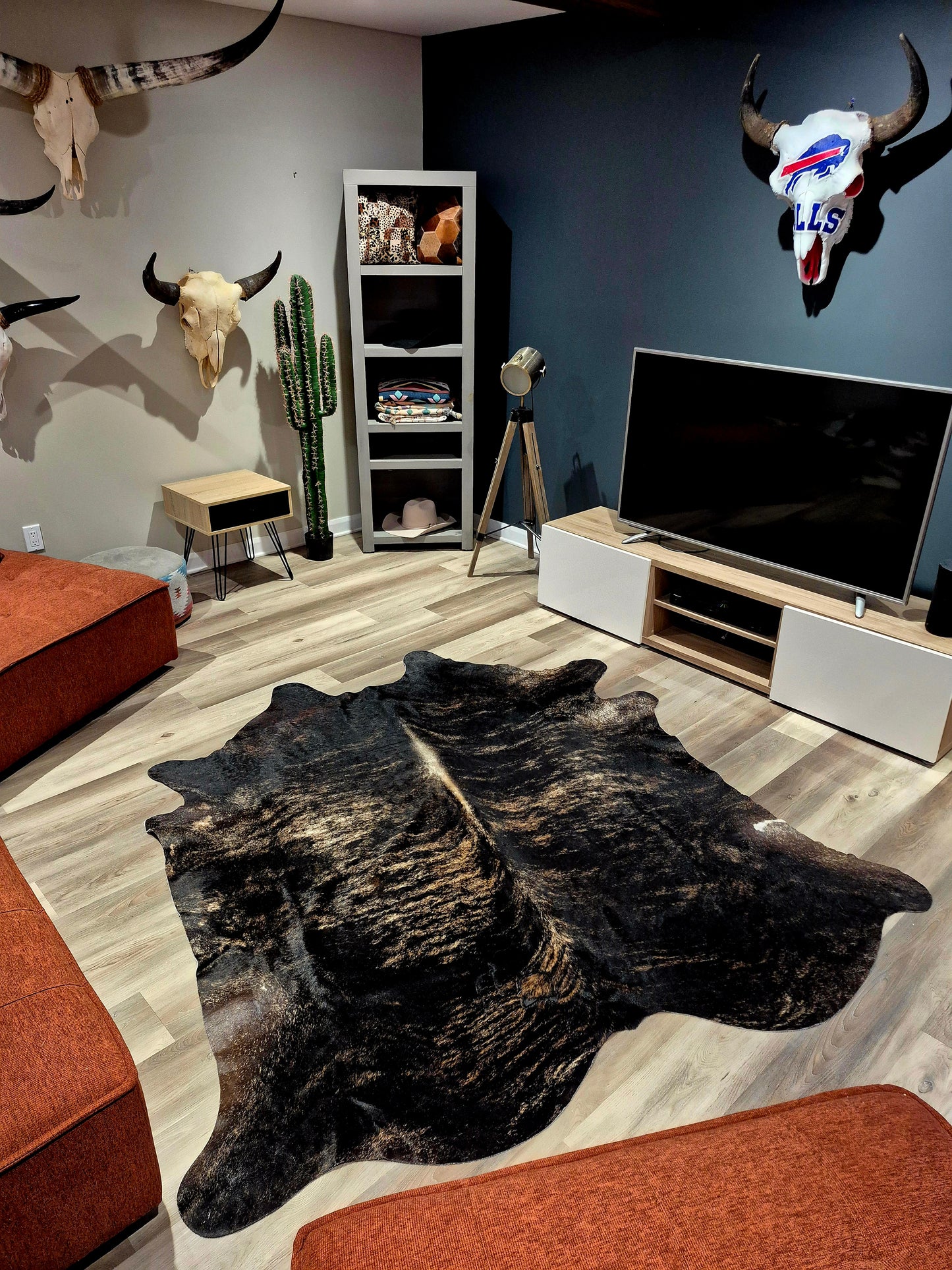 Cowhide rug XXL 7' x 6'6" (R#8)