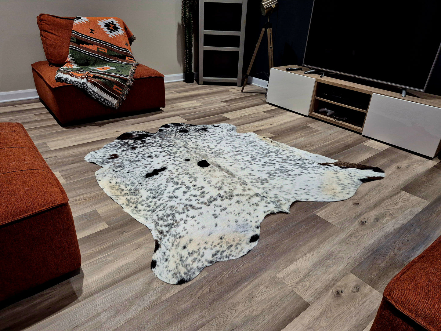 Tapis en peau de vache 6'7" x 5'7" (R#39)